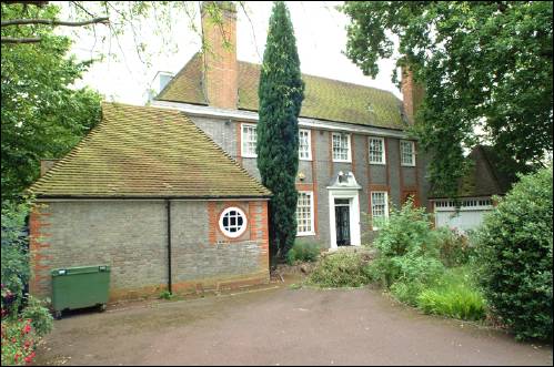 16 Ingram Avenue